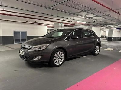 Gris Occasion 2011 Opel Astra Sport Citadine | 4 990 € (Prix juste)
