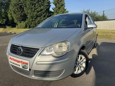 Gris Occasion 2009 VW Polo United Berline | 4 450 € (Prix assez cher)