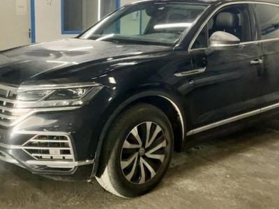 Noir Occasion 2018 VW Touareg Elegance SUV | 38 990 €