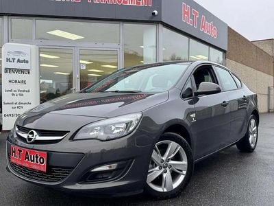 Argent Occasion 2012 Opel Astra Enjoy Berline | 5 999 € (Prix juste)