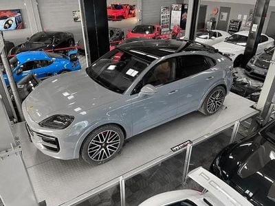 Gris Occasion 2024 Porsche Cayenne Turbo SUV | 172 900 €