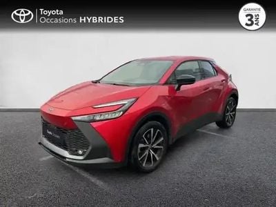 Rouge intense métallisé Occasion 2025 Toyota C-HR Design SUV | 36 990 € (Prix cher)