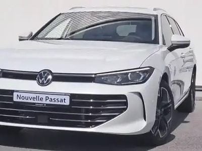 Blanc oryx nacre Occasion 2024 VW Passat Elegance Break | 36 990 € (Prix juste)