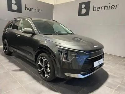 Gris cosmique métallisé Occasion 2025 Kia Niro Premium SUV | 34 490 € (Prix assez cher)