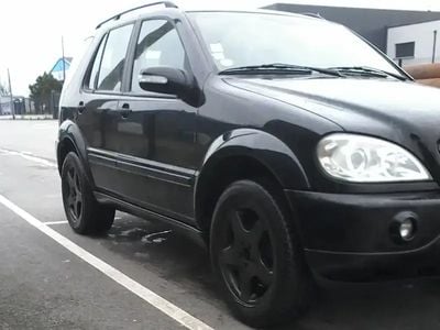 Noir Occasion 2003 Mercedes ML270 Luxury SUV | 2 500 €