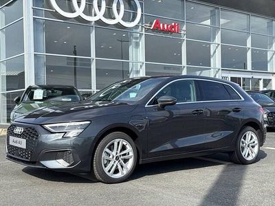 Gris manhattan métallisé Occasion 2024 Audi A3 Sportback e-tron Business Citadine | 35 990 € (Prix juste)