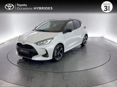 Biton blanc lunaire / toit noir Nouvelle 2025 Toyota Yaris Hybrid Berline | 26 890 € (Prix juste)