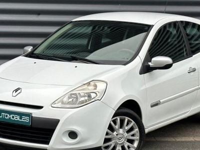 Blanc Occasion 2014 Renault Clio III Collection Citadine | 4 990 € (Bon prix)