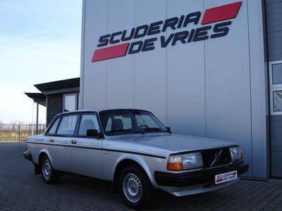 Argent Occasion 1982 Volvo 240 Berline | 17 950 €