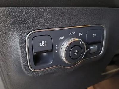 Occasion Mercedes GLB200 Business 2023 Noir cosmos métallisé SUV