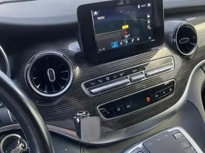 Mercedes V220