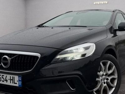 Noir Occasion 2018 Volvo V40 CC Summum Break | 11 999 €