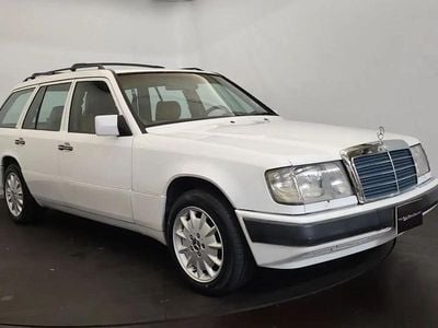 Blanc Occasion 1992 Mercedes E300 Break | 18 500 €