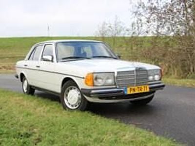 Gris Occasion 1978 Mercedes 200 Berline | 9 500 €