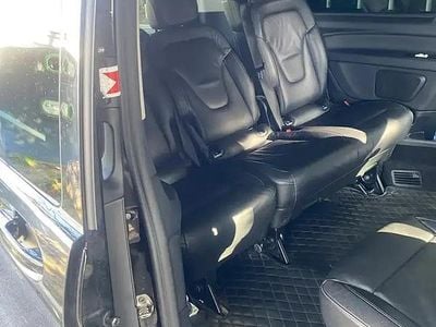 Mercedes V220