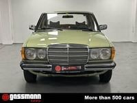 Occasion Mercedes 200 55 ch (40 kW) 1978 Vert Berline