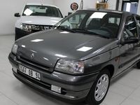 Occasion Renault Clio 80 ch (58 kW) 1994 Gris Citadine