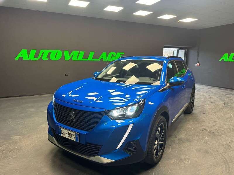 Usata Peugeot e-2008 Allure 56 kW (77 CV) 2021 Blu/azzurro SUV
