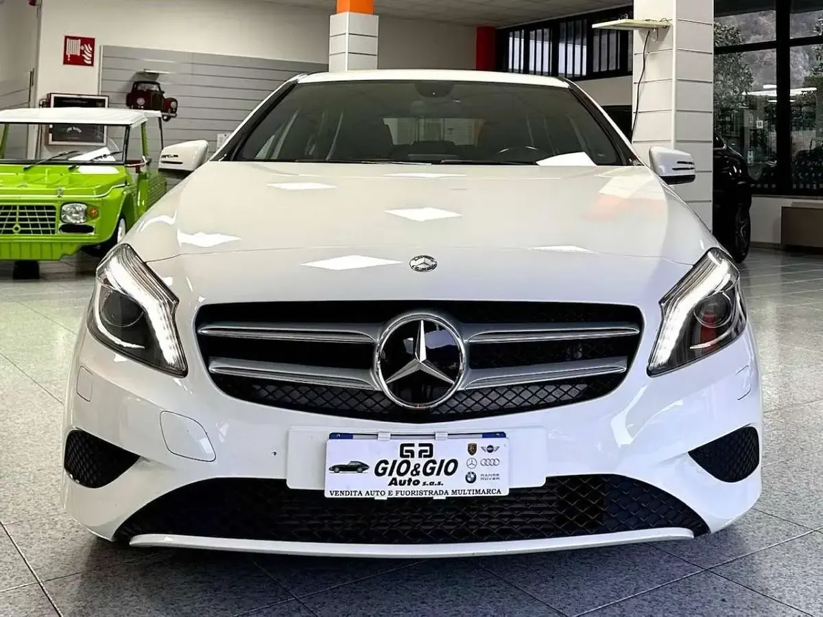 Usata Mercedes A180 109 CV (80 kW) 2014 Bianco Utilitaria