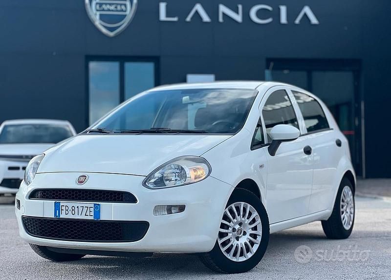 Bianco Usata 2016 Fiat Punto Street Tre volumi | 5200 € (Buon prezzo) - Immagine 1/4