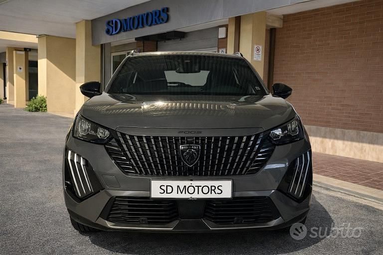 Usata Peugeot 2008 Allure 101 CV (74 kW) 2024 Grigio SUV
