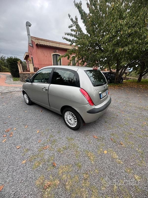 Usata Lancia Ypsilon 69 CV (50 kW) 2005 Grigio Utilitaria