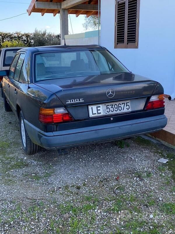 Usata Mercedes E300 188 CV (138 kW) 1988 Grigio Berlina