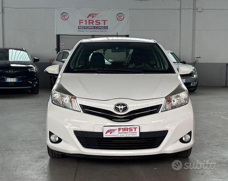 Usata Toyota Yaris Active 69 CV (50 kW) 2012 Bianco Utilitaria