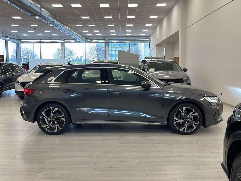 Nuova Audi A3 e-tron S-Line 150 CV (110 kW) 2026 Grigio Utilitaria