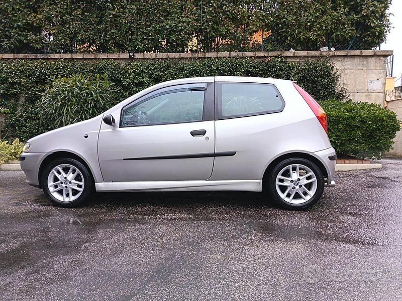 Usata Fiat Punto 80 CV (58 kW) 2002 Utilitaria