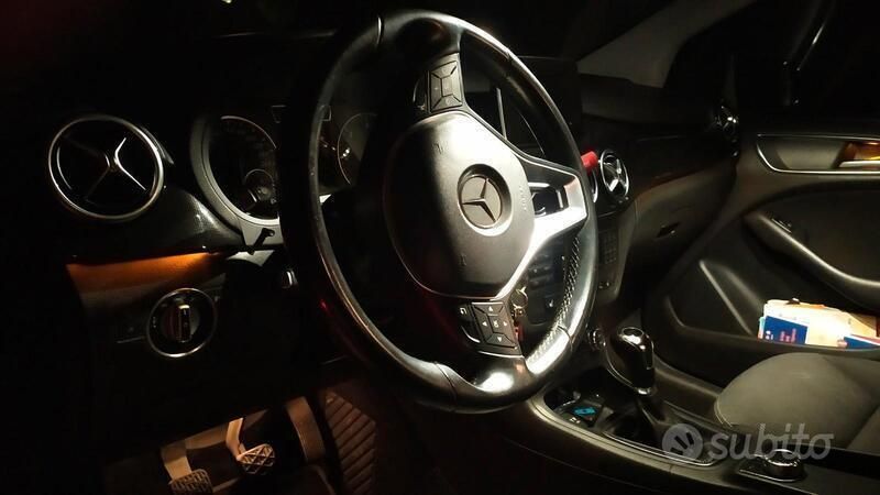 Usata Mercedes B180 Premium 109 CV (80 kW) 2013 Grigio Monovolume