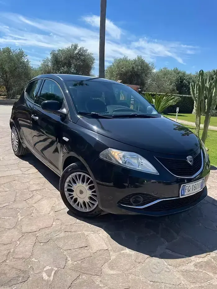 Usata Lancia Ypsilon 69 CV (50 kW) 2017 Utilitaria