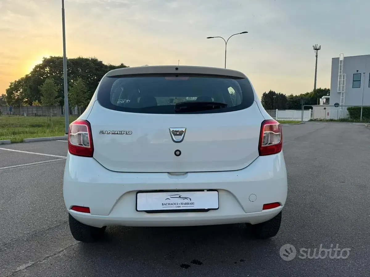 Usata Dacia Sandero Lauréate 75 CV (55 kW) 2014 Bianco Berlina