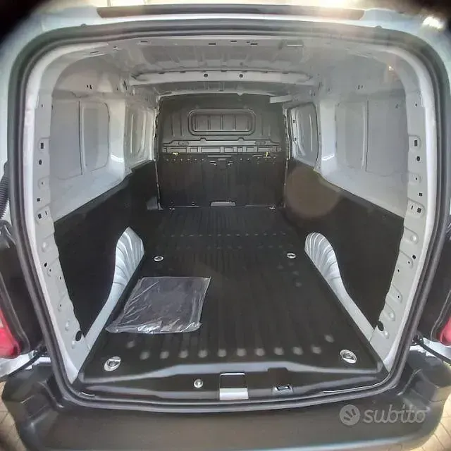 Uusi Fiat Doblò 101 HP (74 kW) 2026 Valkoinen Tila-auto