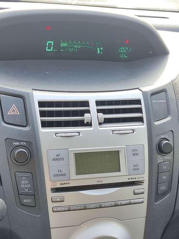 Usata Toyota Yaris Sol 87 CV (63 kW) 2006 Argento Berlina