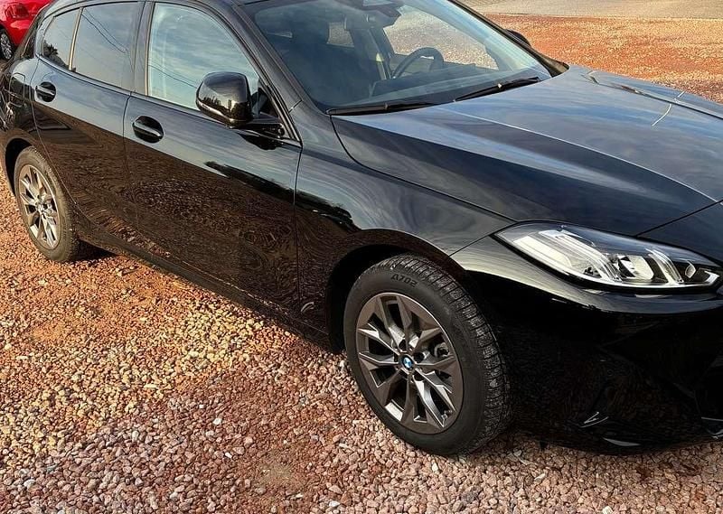 Usata BMW 116 122 CV (89 kW) 2025 Nero Utilitaria
