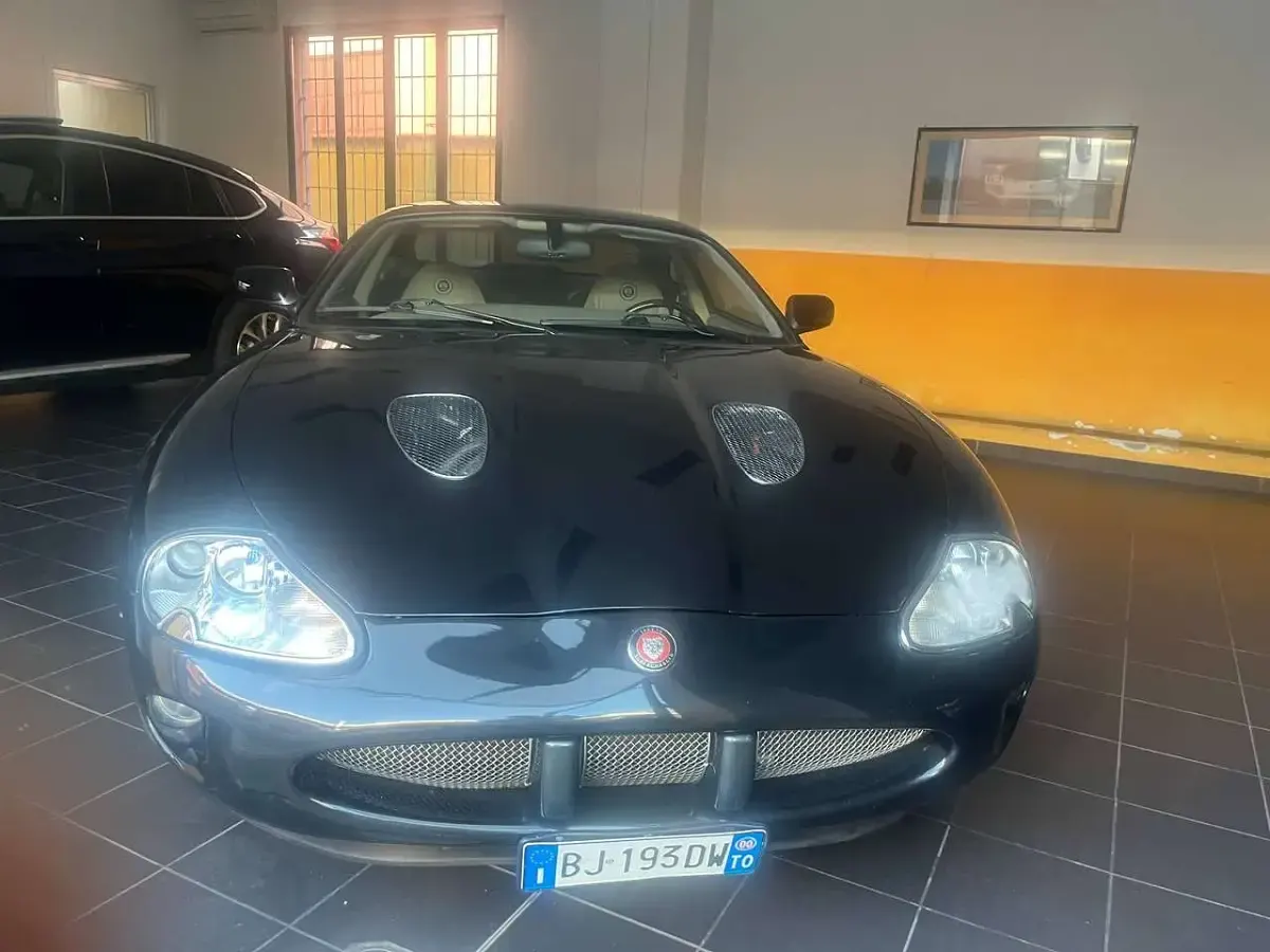 Usata Jaguar XKR 363 CV (266 kW) 2000 Nero Coupé