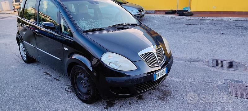 Usata Lancia Musa 90 CV (66 kW) 2007 Nero Monovolume