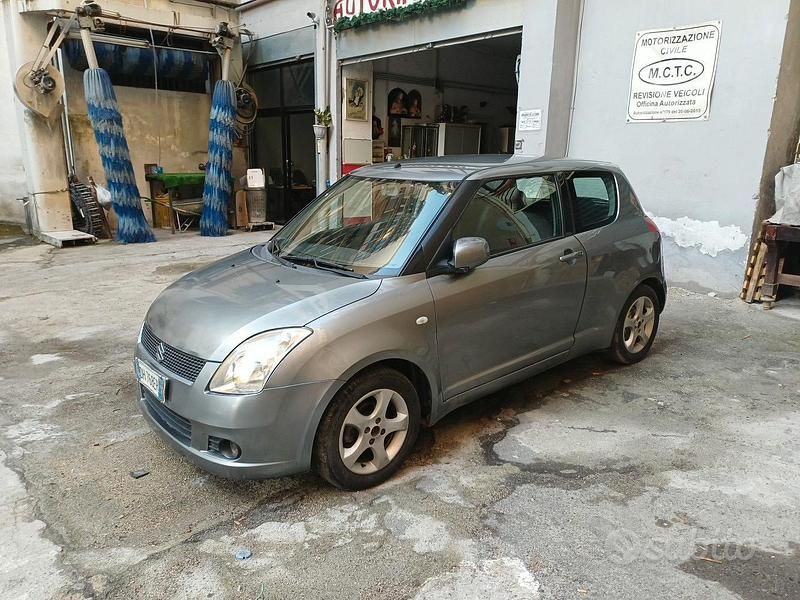 Brugt Suzuki Swift 92 HK (67 kW) 2005 Grå Hatchback