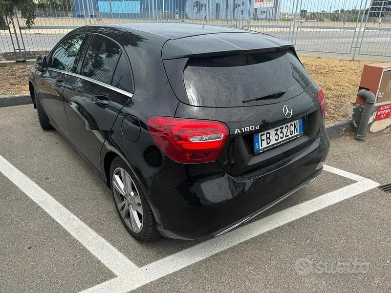 Usata Mercedes A180 Business 109 CV (80 kW) 2015 Nero Berlina