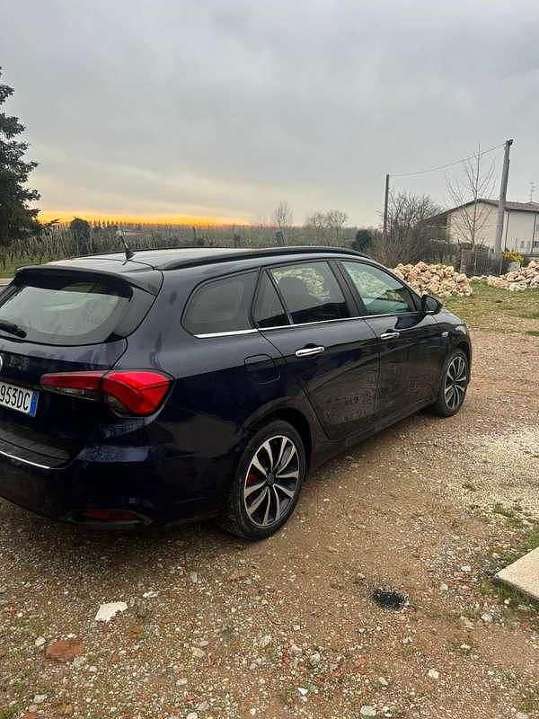 Usata Fiat Tipo Lounge 120 CV (88 kW) 2017 Blu/azzurro Station wagon