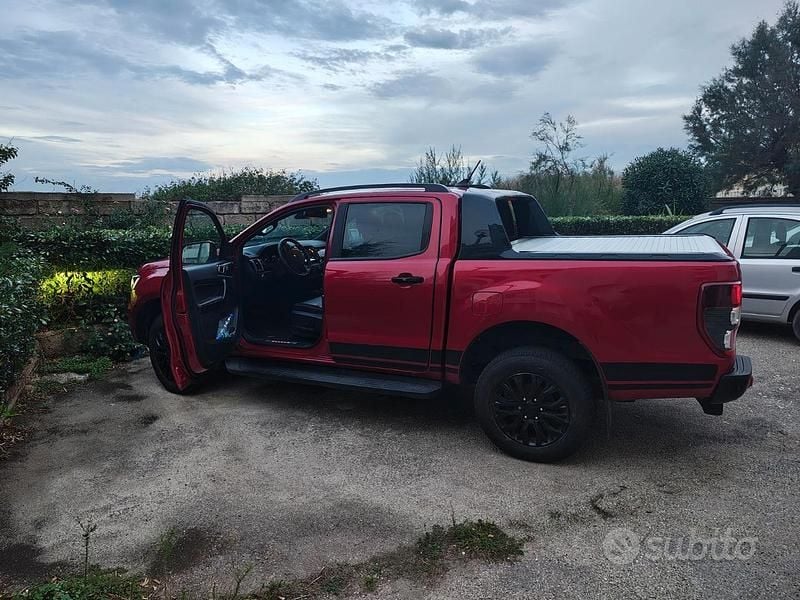 Usata Ford Ranger 213 CV (156 kW) 2022 Rosso Pick-up