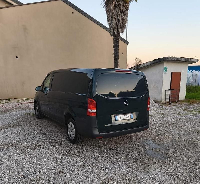 Usata Mercedes Vito 136 CV (100 kW) 2017 Nero Furgone