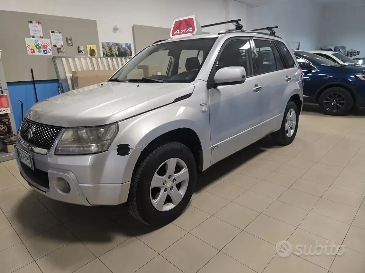 Usata Suzuki Grand Vitara 129 CV (94 kW) 2005 Grigio SUV