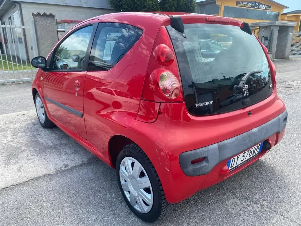 Käytetty Peugeot 107 68 HP (50 kW) 2009 Punainen Viistoperä
