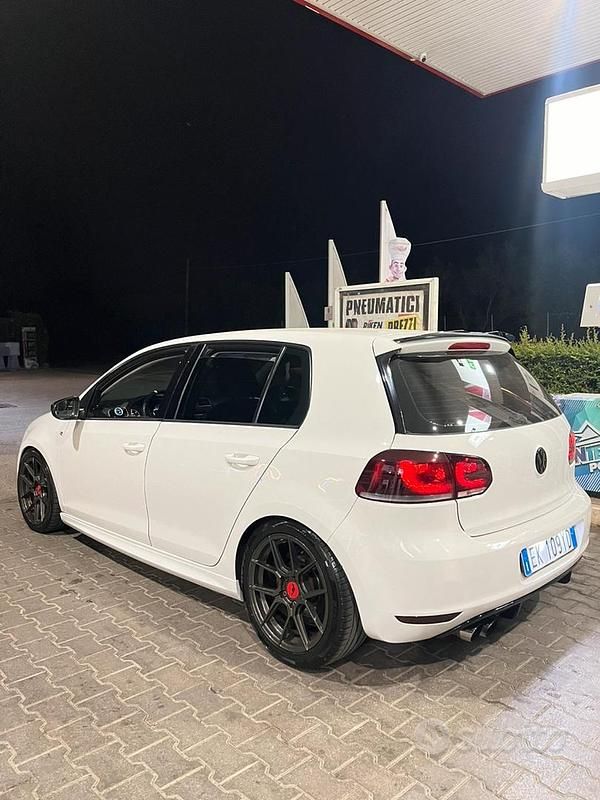 Usata VW Golf VI 140 CV (102 kW) 2011 Bianco Utilitaria