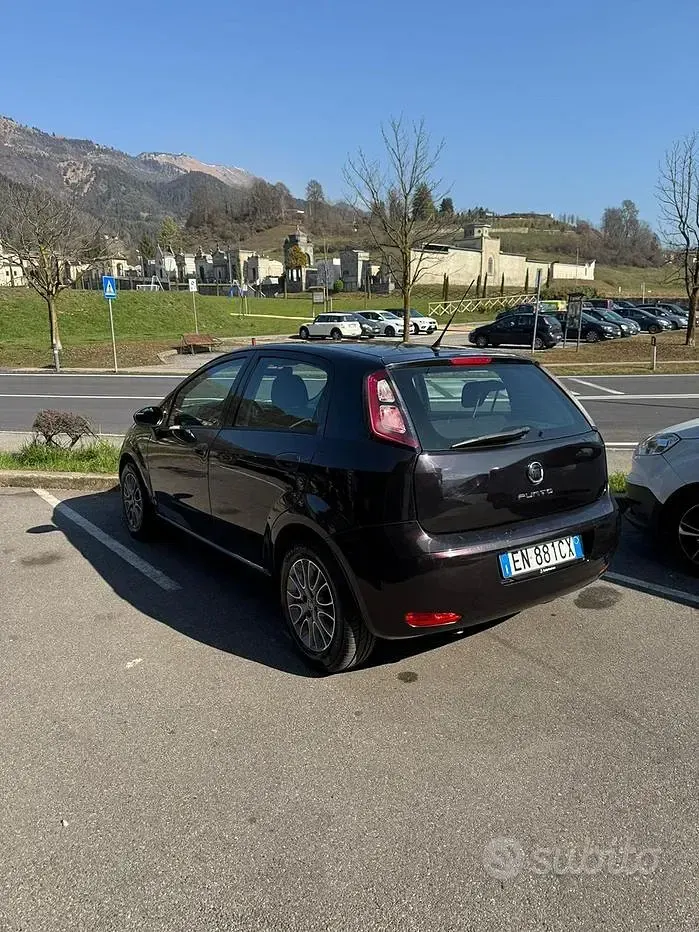 Usata Fiat Punto 85 CV (62 kW) 2012 Nero Utilitaria