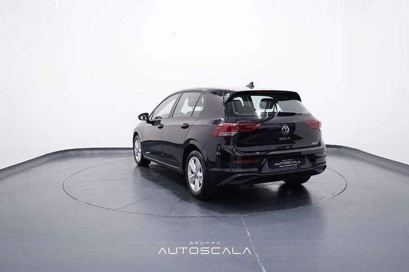 Usata VW Golf VIII Life 110 CV (80 kW) 2023 Deep black Berlina