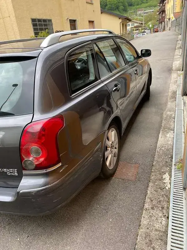 Usata Toyota Avensis 126 CV (92 kW) 2007 Grigio Station wagon