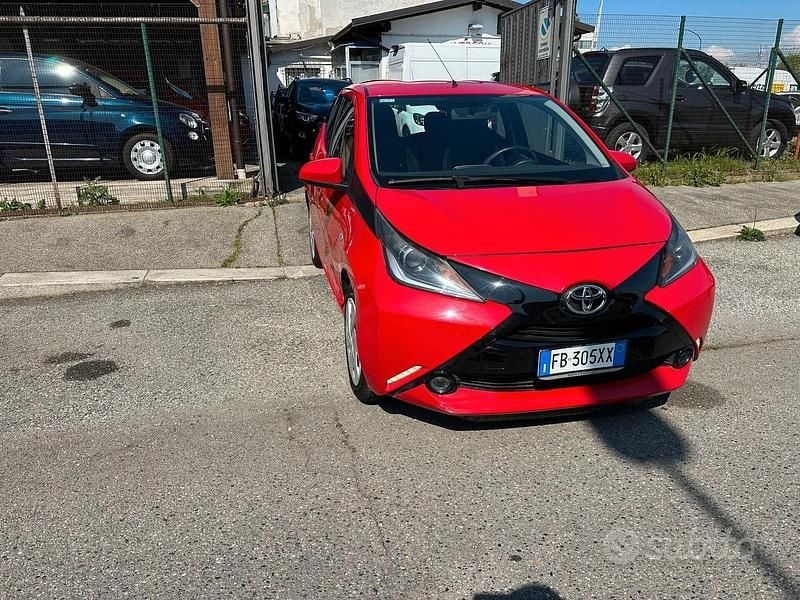 Usata Toyota Aygo X-clusiv 69 CV (50 kW) 2015 Rosso Utilitaria